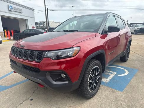 Used 2025 Jeep Compass Trailhawk AWD/4WD image 5