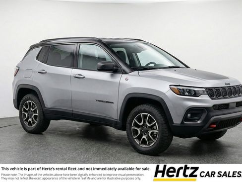 Used 2025 Jeep Compass Trailhawk AWD/4WD image 1
