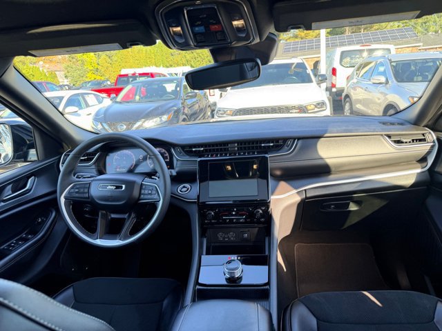 Used 2024 Jeep Grand Cherokee Altitude AWD/4WD image 12