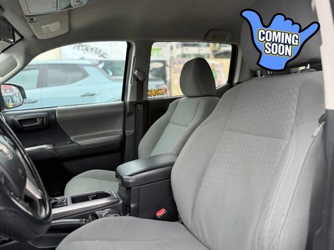 Used 2021 Toyota Tacoma SR5 AWD/4WD image 12