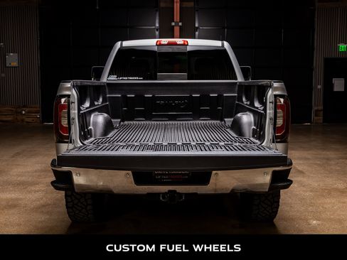 Used 2017 GMC Sierra 1500 SLT w/ Enhanced Driver Alert Package image 8