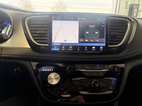 Used 2026 Chrysler Pacifica Limited w/ S Appearance Package image 12