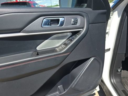 Used 2025 Ford Explorer ST AWD/4WD image 12