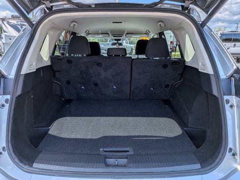 Used 2024 Nissan Rogue SV AWD/4WD image 12