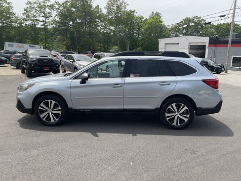Used 2019 Subaru Outback 2.5i Limited AWD/4WD image 2