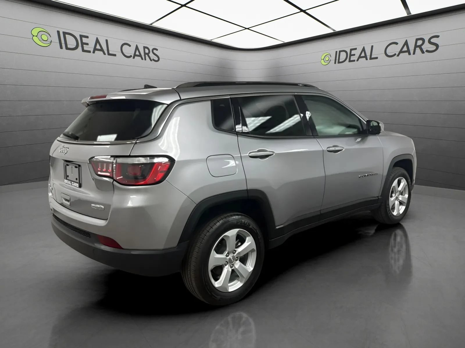 Used 2018 Jeep Compass Latitude w/ Popular Equipment Group AWD/4WD image 5