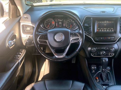 Certified 2021 Jeep Cherokee Latitude Plus AWD/4WD image 5