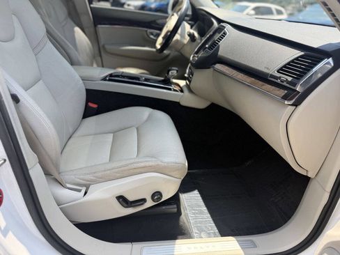Used 2018 Volvo XC90 T5 Momentum w/ Convenience Package FWD image 12