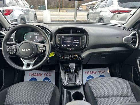 Used 2023 Kia Soul LX image 18