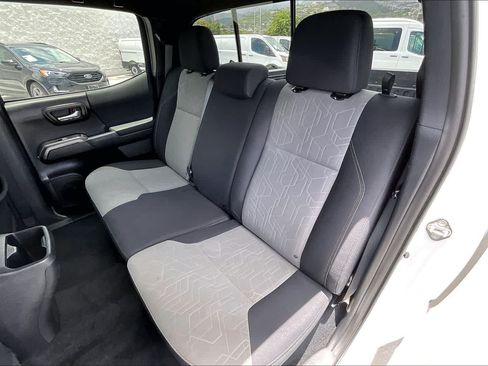 Used 2020 Toyota Tacoma TRD Off-Road w/ Technology Package AWD/4WD image 29