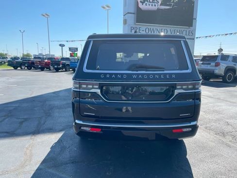 Used 2023 Jeep Grand Wagoneer Series III AWD/4WD image 4