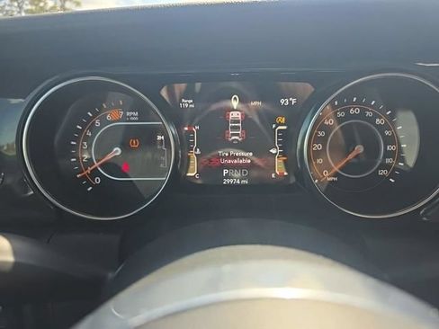 Used 2022 Jeep Wrangler Unlimited Sahara AWD/4WD image 18