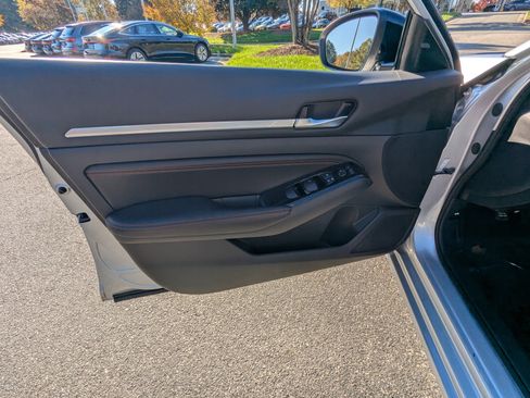 Used 2023 Nissan Altima 2.5 SR image 15