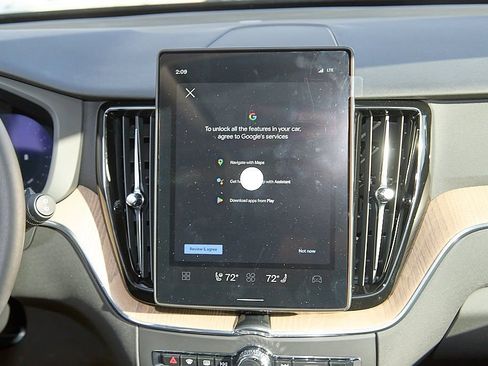 New 2026 Volvo XC60 B5 Plus w/ Protection Package Premier image 25