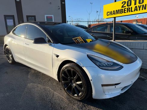 Used 2019 Tesla Model 3 Standard Range Plus image 2