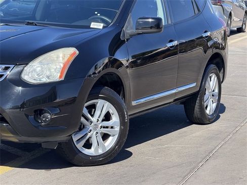 Used 2013 Nissan Rogue SV image 3
