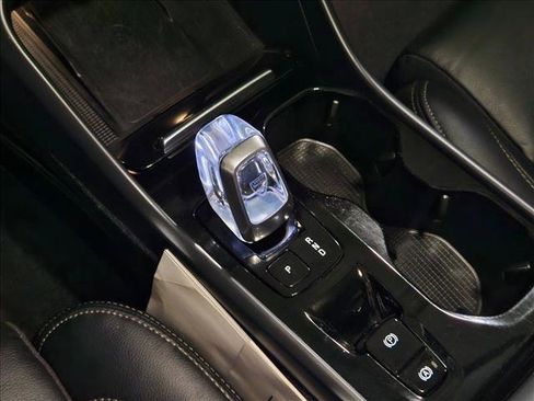 Used 2023 Volvo XC40 B5 Plus w/ Protection Package Premier image 12