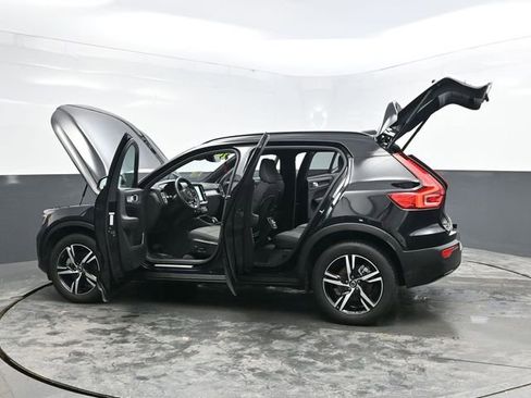 Used 2024 Volvo XC40 B5 Core image 41