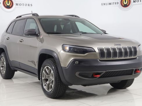 Used 2020 Jeep Cherokee Trailhawk w/ Cold Weather Group AWD/4WD image 19