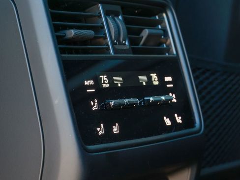 Certified 2025 Porsche Cayenne E-Hybrid Coupe image 52