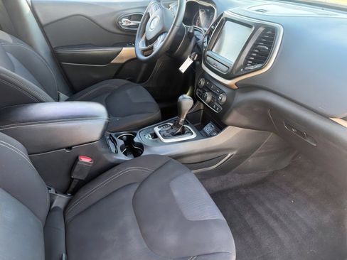 Used 2017 Jeep Cherokee Latitude image 12