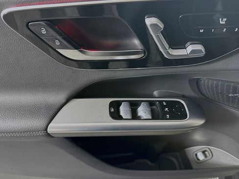 Used 2023 Mercedes-Benz GLC 300 image 21