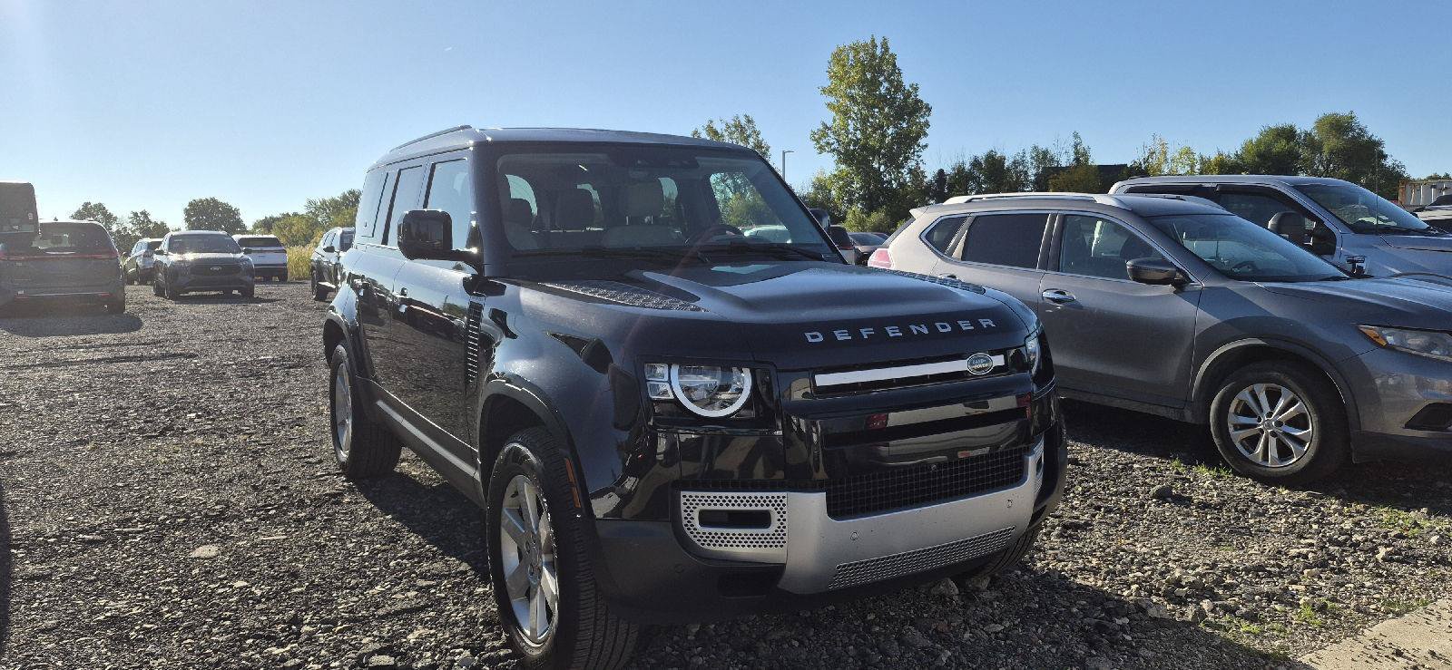 Used 2022 Land Rover Defender 110 S AWD/4WD image 2