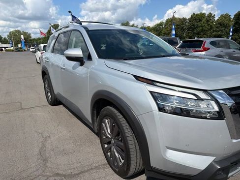 Used 2023 Nissan Pathfinder SL w/ SL Premium Package AWD/4WD image 2