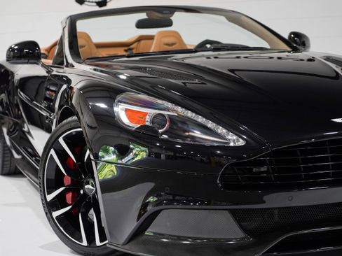 Used 2017 Aston Martin Vanquish Volante RWD image 27