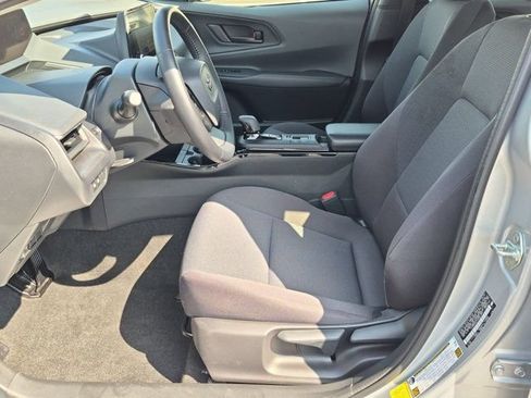 Certified 2025 Toyota Prius LE FWD image 9
