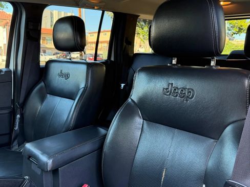 Used 2010 Jeep Liberty Renegade w/ Navigation Convenience Group image 10