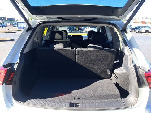 Used 2024 Volkswagen Tiguan SE FWD image 20