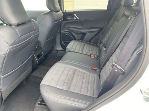 New 2026 Mitsubishi Outlander LE FWD image 24
