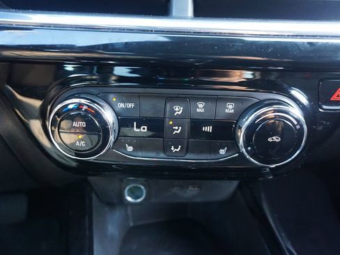 Used 2024 Chevrolet Trax RS FWD image 12