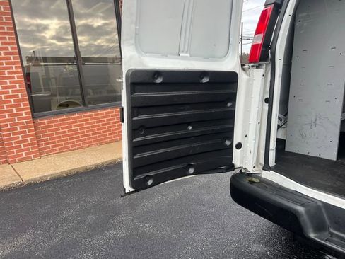 Used 2021 Chevrolet Express 2500 image 20