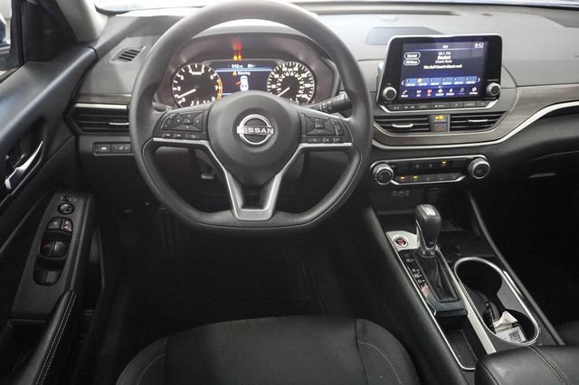 Used 2024 Nissan Altima 2.5 SV FWD image 12