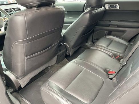 Used 2015 Ford Explorer XLT w/ Equipment Group 202A image 18