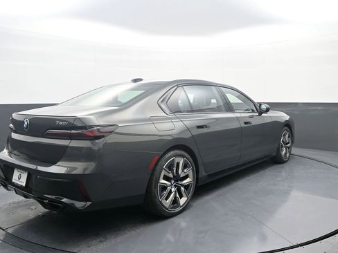 Used 2023 BMW 760i xDrive w/ Executive Package AWD/4WD image 7