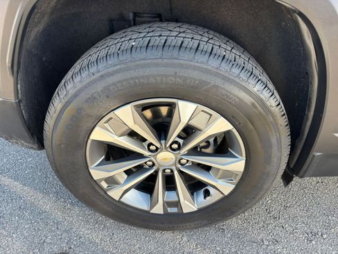 Used 2025 Chevrolet Equinox LT image 32