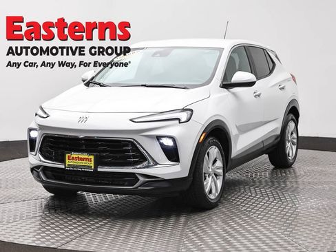 Used 2024 Buick Encore GX Preferred FWD image 1
