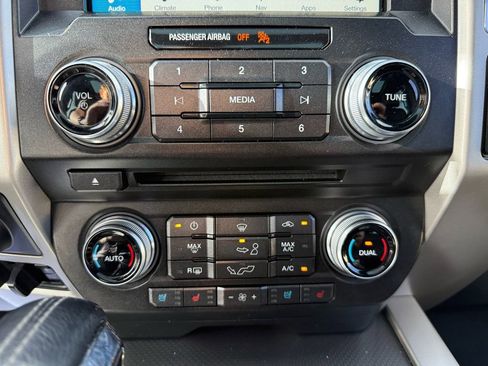Used 2017 Ford F150 Lariat w/ Equipment Group 502A Luxury AWD/4WD image 20