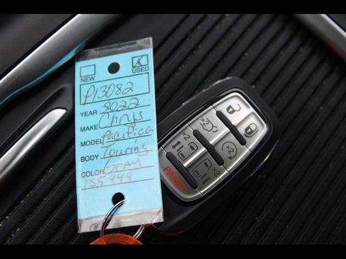 Used 2022 Chrysler Pacifica Touring-L FWD image 34