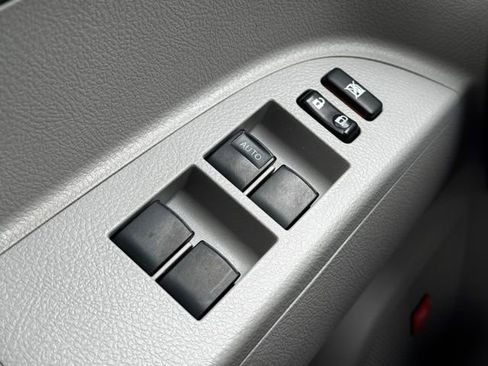 Used 2010 Toyota Highlander Limited image 35