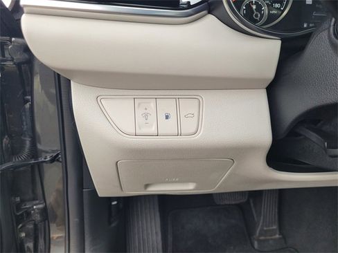 Used 2024 Genesis G70 2.5T image 22