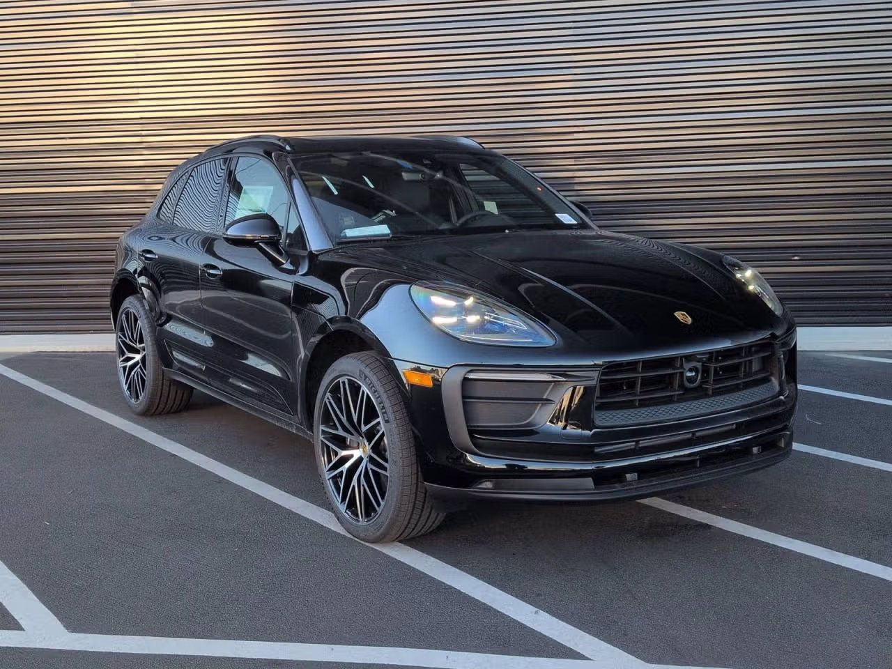 Certified 2026 Porsche Macan AWD/4WD image 9