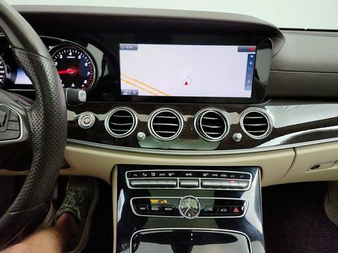 Used 2017 Mercedes-Benz E 300 image 21