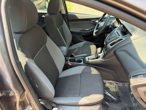 Used 2014 Ford Focus SE FWD image 21