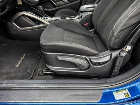 Used 2016 Hyundai Veloster FWD image 25