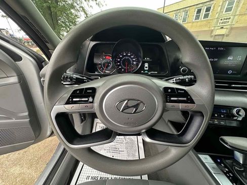Used 2021 Hyundai Elantra SEL FWD image 13