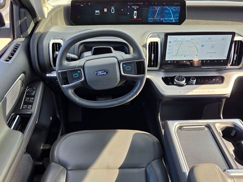 Used 2025 Ford Expedition Active AWD/4WD image 7